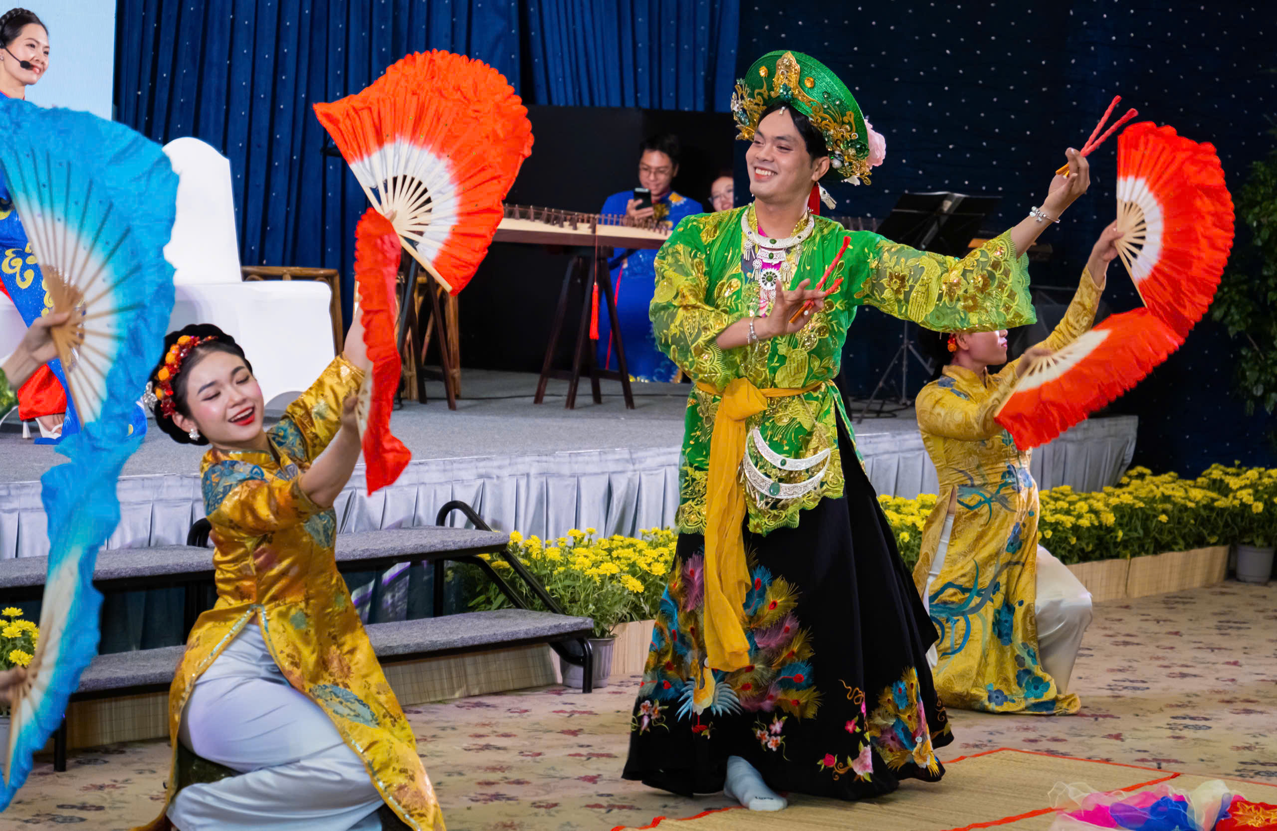 CHƯƠNG TRÌNH BIỂU DIỄN NGHỆ THUẬT ĐÓN BỘ TRƯỞNG BỘ VĂN HÓA SLOVAKIA ĐẾN THĂM THÀNH PHỐ HỒ CHÍ MINH