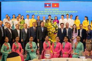ĐÓN TIẾP ĐOÀN ĐẠI BIỂU CẤP CAO TỈNH CHĂM-PA-SẮC, NƯỚC CỘNG HOÀ DÂN CHỦ NHÂN DÂN LÀO THĂM, LÀM VIỆC VÀ CHÚC TẾT TẠI TPHCM